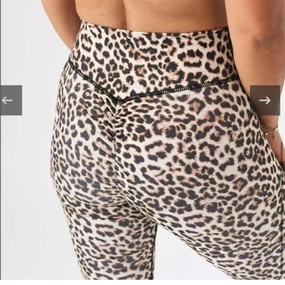 Zyia Leopard Brilliant Scrunchy What Leggings - Picture 1 of 9